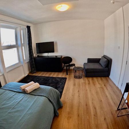 Lovely One Bedroom Flat ลอนดอน ภายนอก รูปภาพ