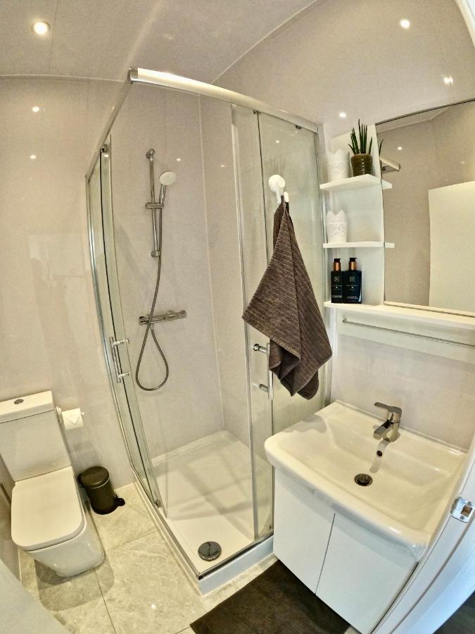 Lovely One Bedroom Flat ลอนดอน ภายนอก รูปภาพ