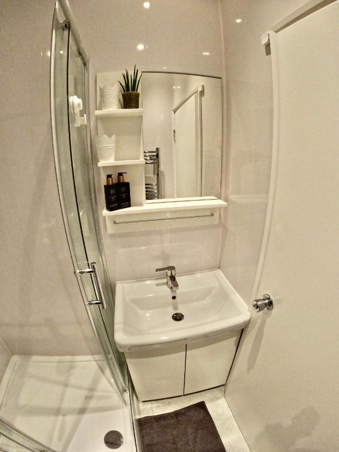 Lovely One Bedroom Flat ลอนดอน ภายนอก รูปภาพ
