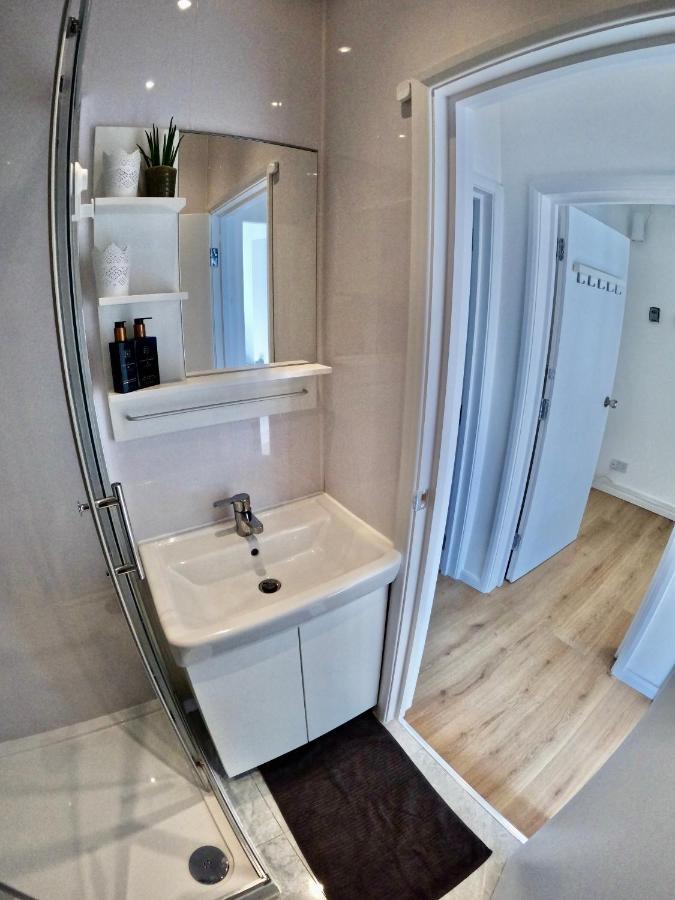 Lovely One Bedroom Flat ลอนดอน ภายนอก รูปภาพ