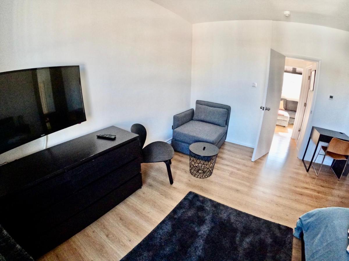 Lovely One Bedroom Flat ลอนดอน ภายนอก รูปภาพ